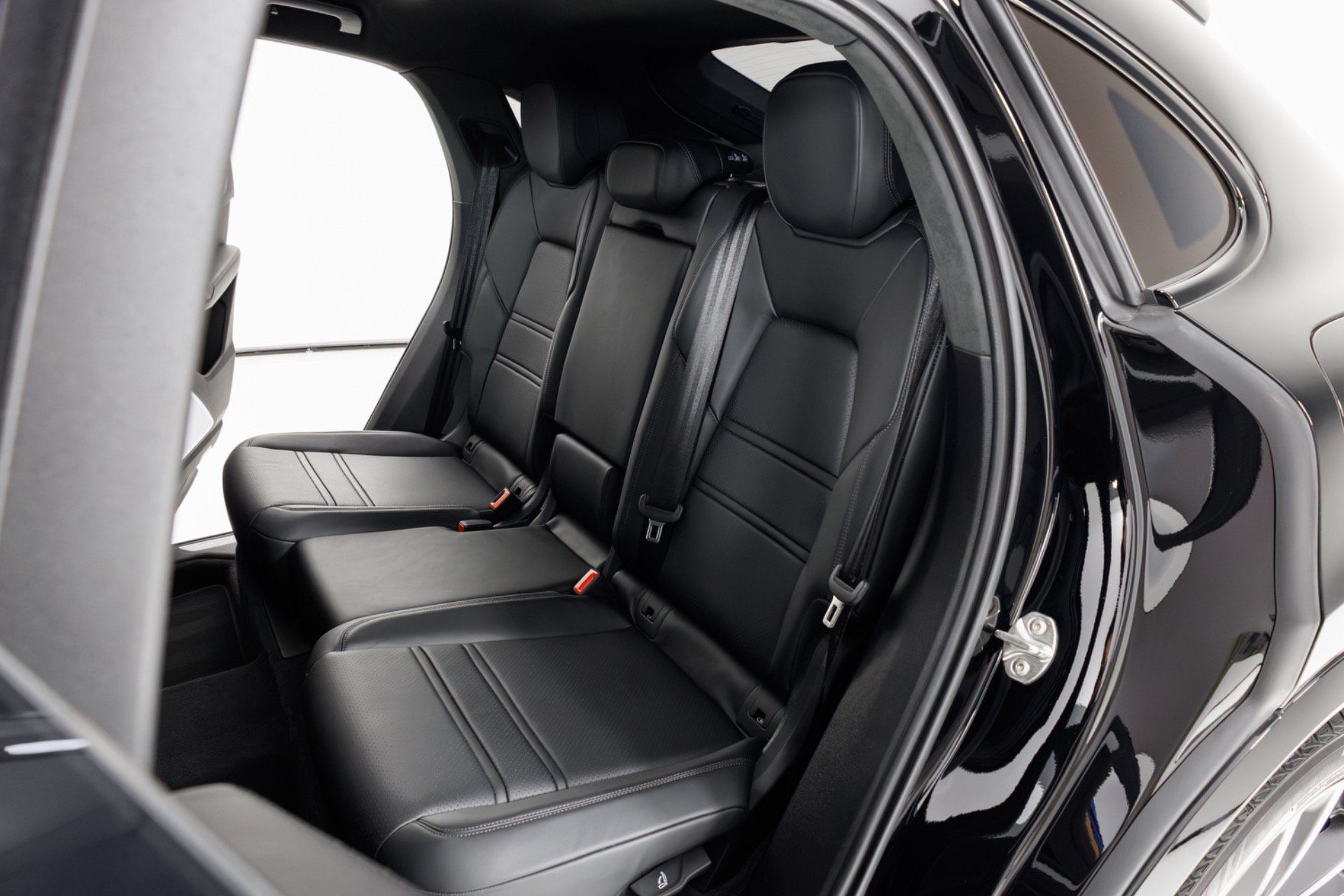 Used 2024 Porsche Cayenne Turbo w/ Premium Package Plus (PP1) AWD/4WD image 54