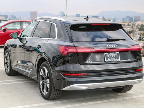 Used 2022 Audi e-tron Premium Plus w/ Premium Plus Package image 8