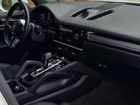 Used 2023 Porsche Cayenne Platinum Edition image 29