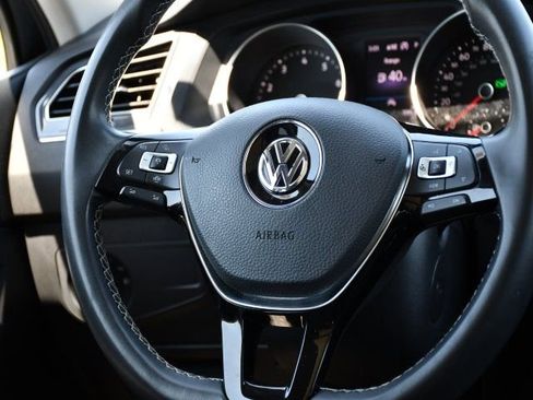 Used 2021 Volkswagen Tiguan SE w/ Panoramic Sunroof Package FWD image 25