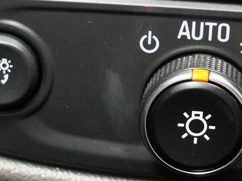 Used 2018 Chevrolet Malibu LT image 26