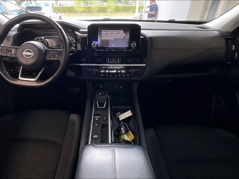 Used 2025 Nissan Pathfinder SV FWD image 6