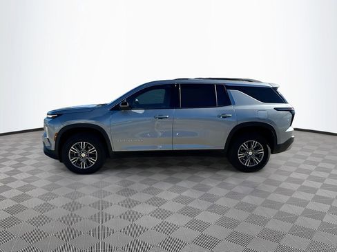 Used 2024 Chevrolet Traverse LT image 8