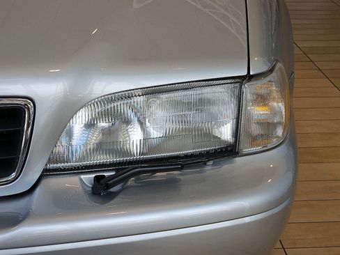 Used 2002 Volvo C70 HT image 8