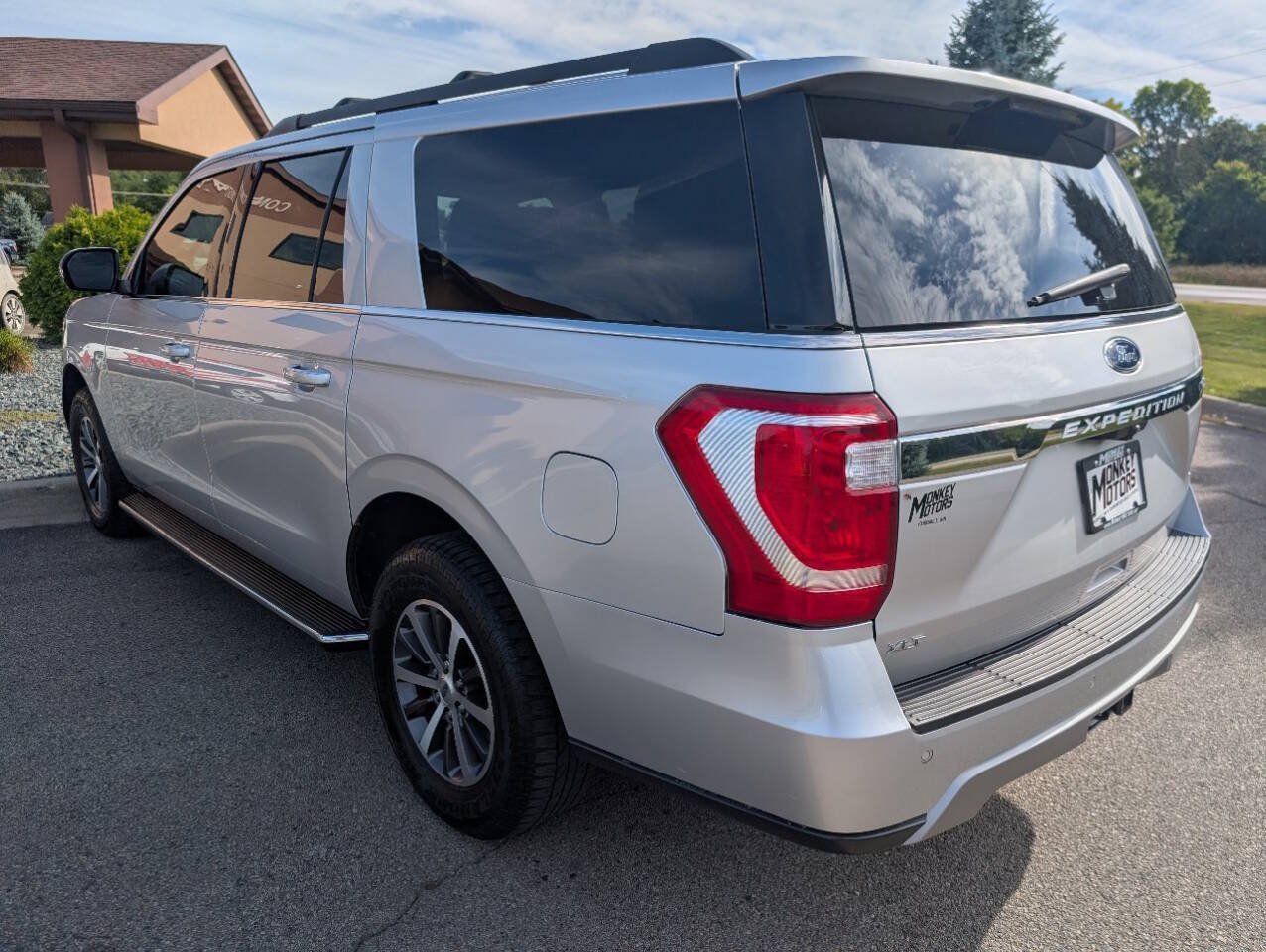 Used 2018 Ford Expedition Max XLT w/ Equipment Group 202A AWD/4WD image 7