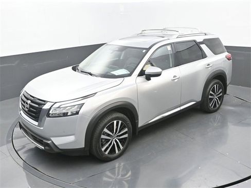 Used 2024 Nissan Pathfinder Platinum w/ Cargo Package image 33
