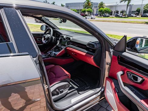 Used 2023 Lamborghini Urus S AWD/4WD image 34