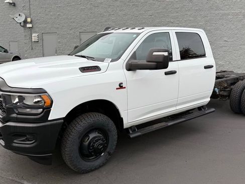 Used 2024 RAM 3500 Tradesman w/ Safety Group image 3