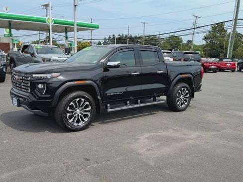 Used 2025 GMC Canyon Denali AWD/4WD image 4