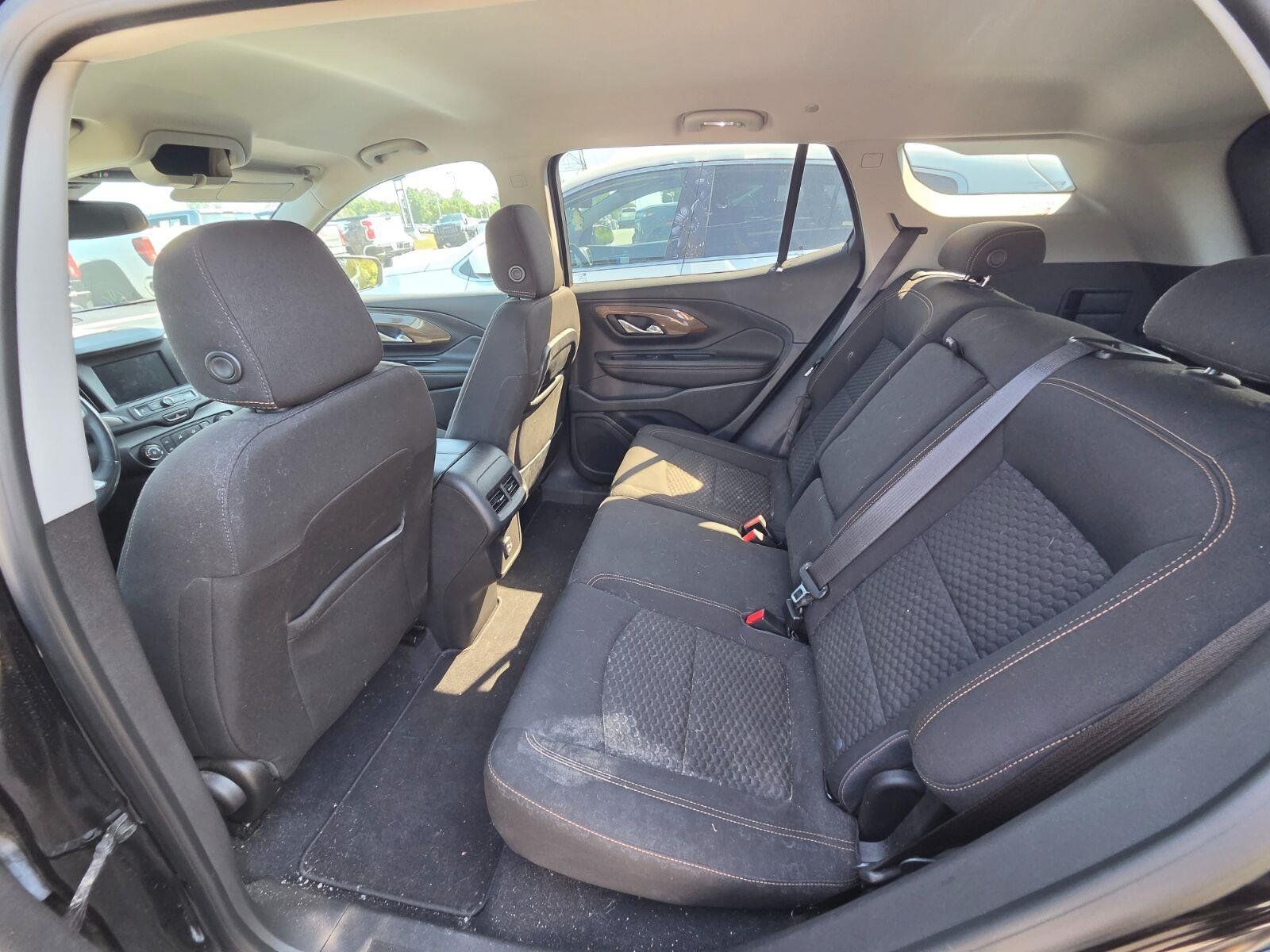 Used 2020 GMC Terrain SLE w/ LPO, Cargo Package FWD image 9