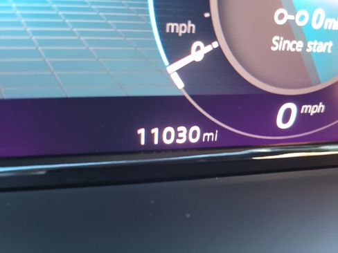 Used 2025 Volkswagen Atlas Cross Sport SE image 31