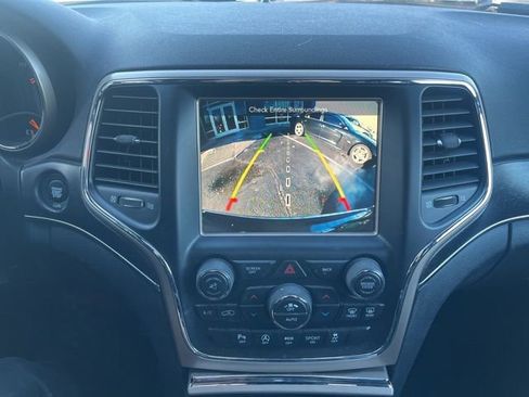 Used 2017 Jeep Grand Cherokee Limited image 24