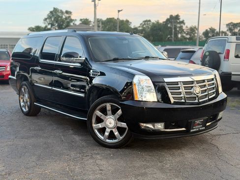 Used 2011 Cadillac Escalade ESV Luxury AWD/4WD image 3