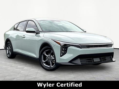 Used 2025 Kia K4 FWD image 3