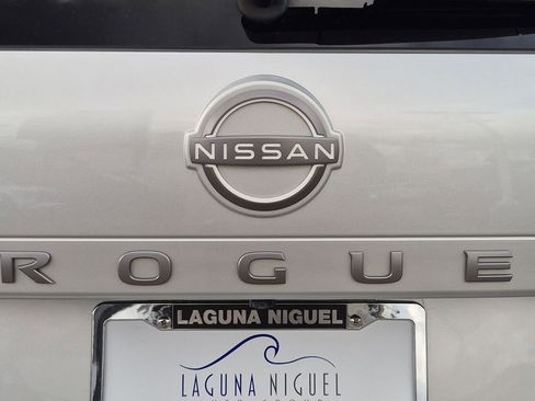 Used 2024 Nissan Rogue SV FWD image 25