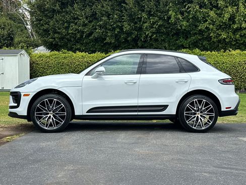 Used 2026 Porsche Macan AWD/4WD image 2