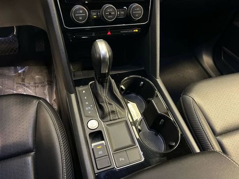 Certified 2023 Volkswagen Atlas Cross Sport SE FWD image 28