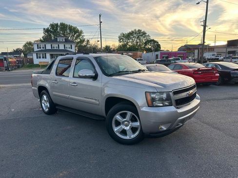 Used 2007 Chevrolet Avalanche LTZ w/ LTZ Preferred Equipment Group image 2