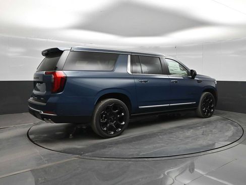 New 2026 GMC Yukon XL Denali w/ Denali Reserve Package AWD/4WD image 8