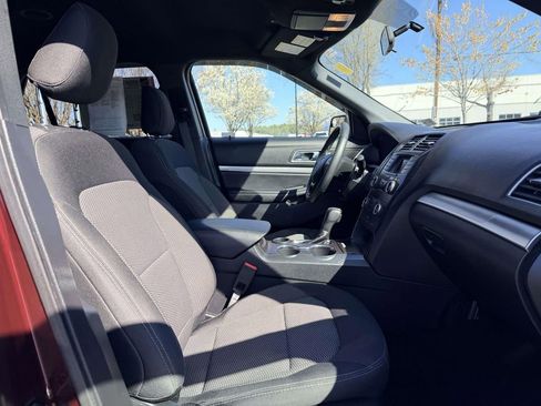 Used 2019 Ford Explorer XLT image 13