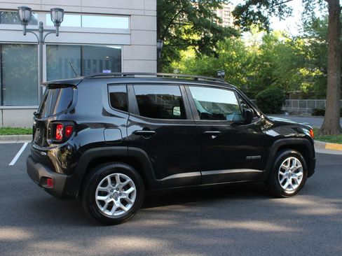 Used 2017 Jeep Renegade Latitude FWD image 7