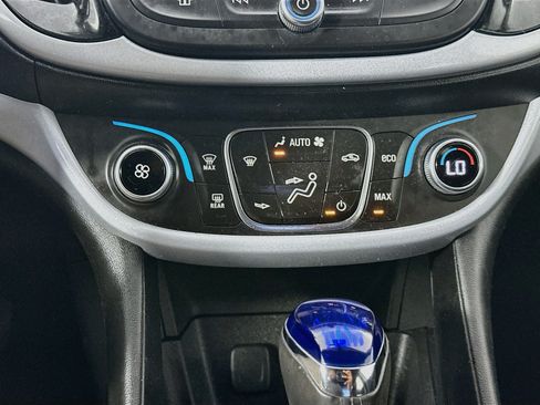 Used 2017 Chevrolet Volt LT FWD image 23