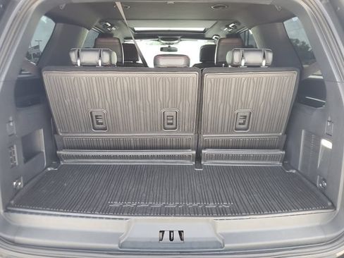Used 2023 Ford Expedition Limited RWD image 7