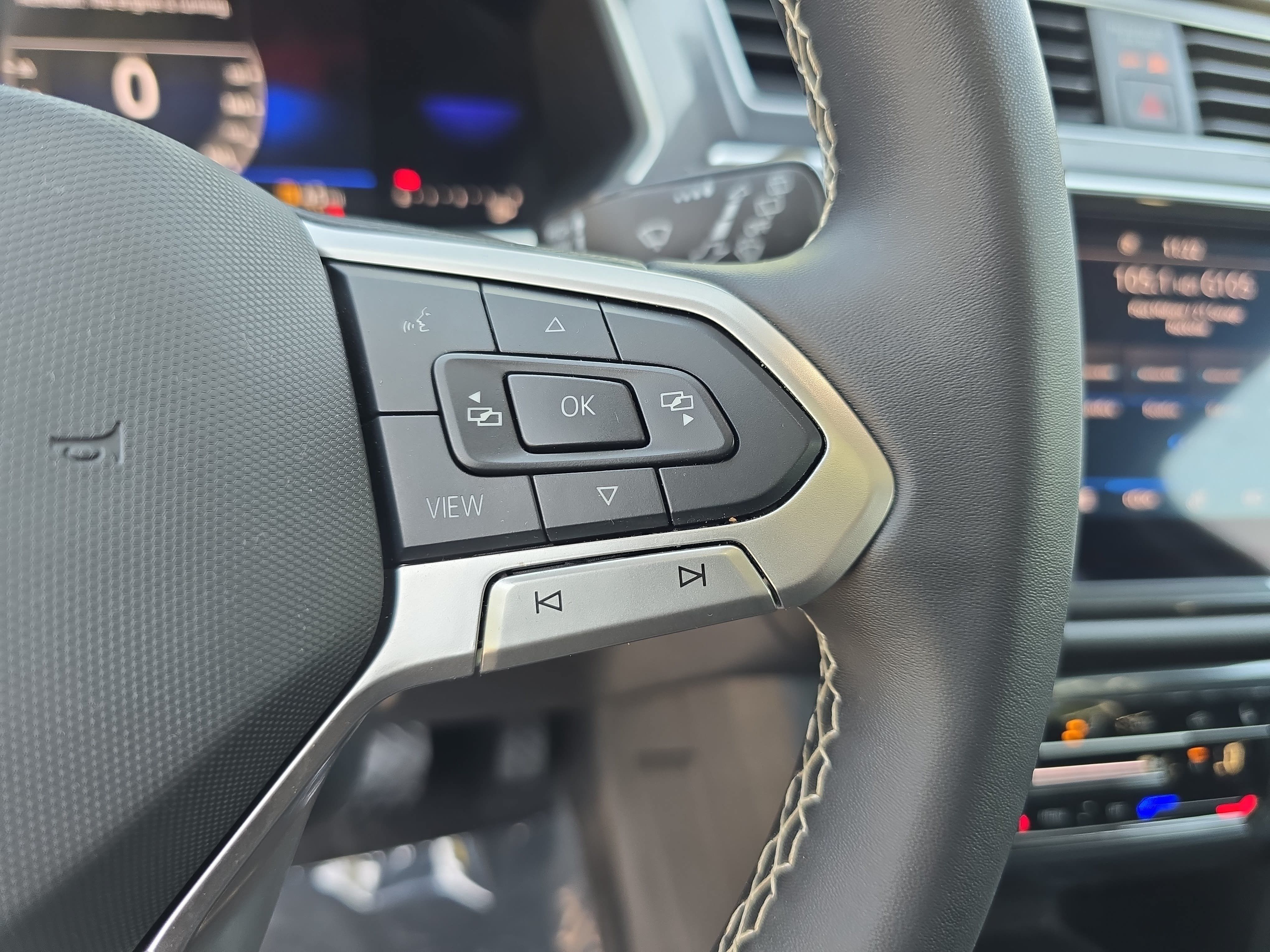 Certified 2024 Volkswagen Tiguan SE FWD image 19