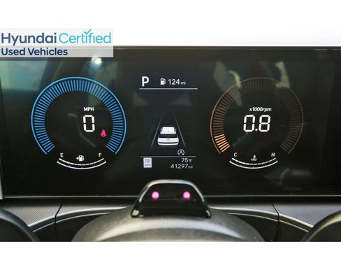 Used 2025 Hyundai Santa Fe SEL FWD image 17