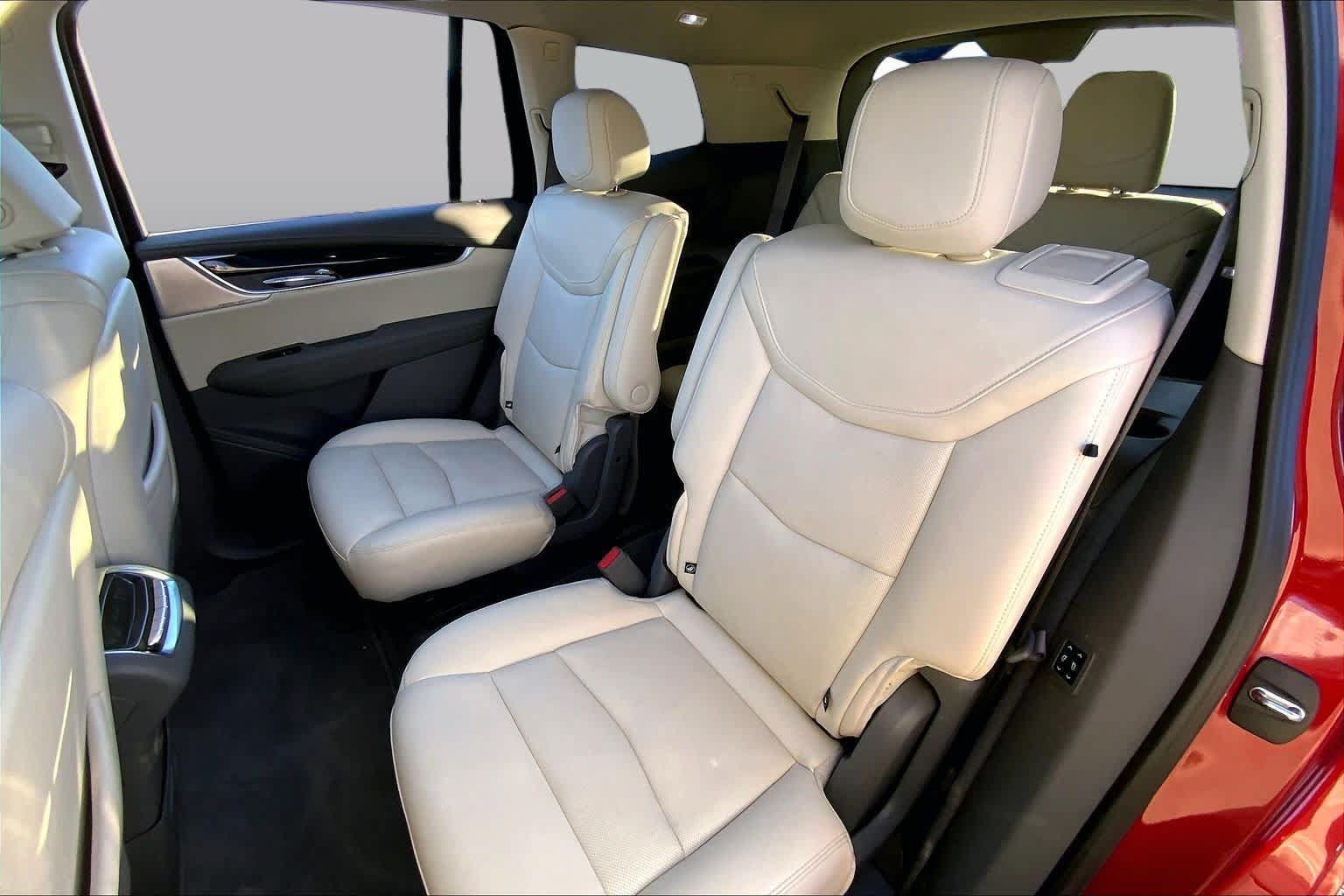Used 2023 Cadillac XT6 Premium Luxury w/ Technology Package FWD image 20