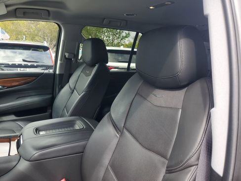 Used 2019 Cadillac Escalade 2WD image 18