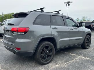 Used 2019 Jeep Grand Cherokee Laredo video 3