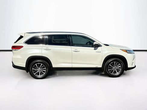Used 2019 Toyota Highlander XLE AWD/4WD image 4