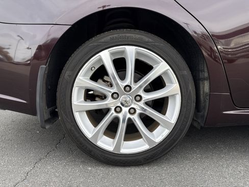 Used 2013 Toyota Avalon Limited image 29