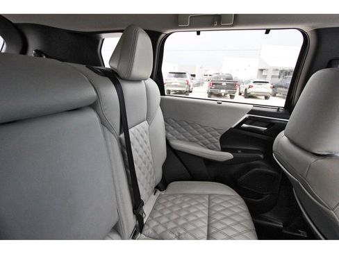 Used 2023 Mitsubishi Outlander SEL FWD image 14