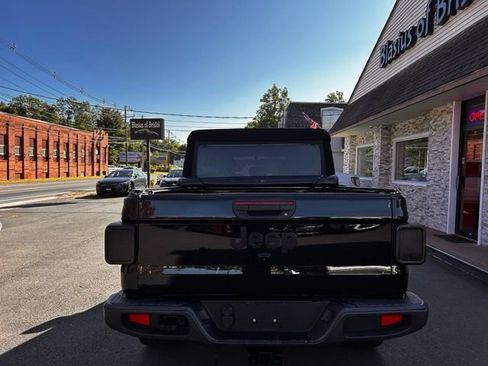 Used 2022 Jeep Gladiator Sport AWD/4WD image 6