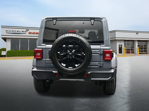 Used 2025 Jeep Wrangler Unlimited Sahara AWD/4WD image 4