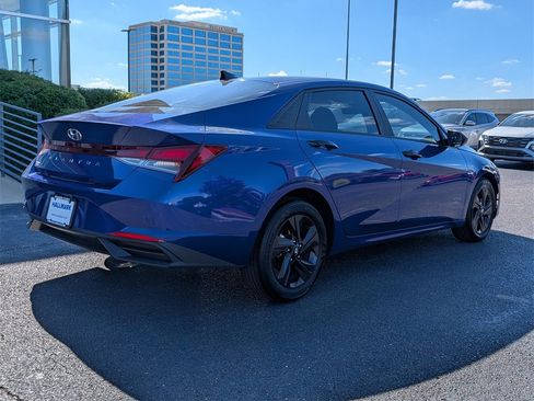 Used 2023 Hyundai Elantra SEL w/ Preferred Accessory Package image 3