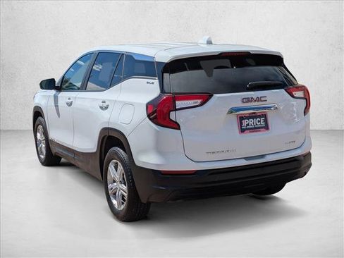 Used 2024 GMC Terrain SLE image 8