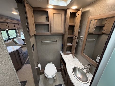 Used 2021 Ford F550 4x4 Regular Cab Super Duty w/ XLT Value Package image 62