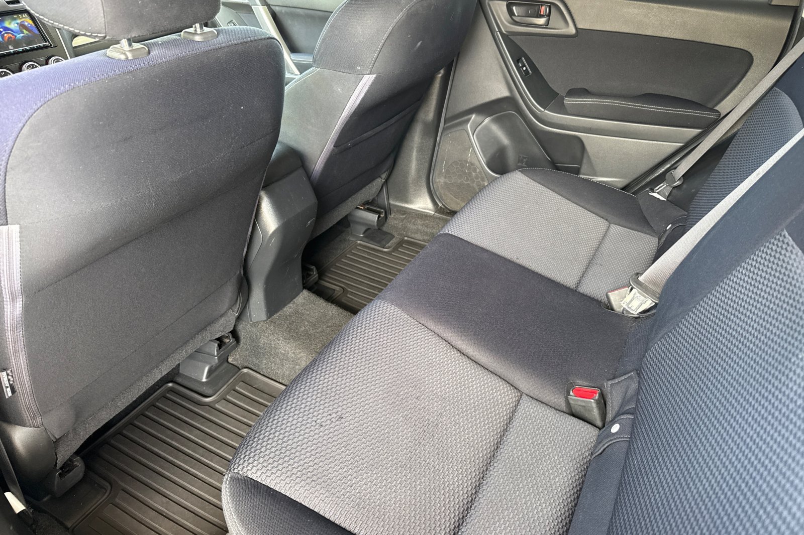 Used 2015 Subaru Forester 2.5i w/ Alloy Wheel Package AWD/4WD image 6