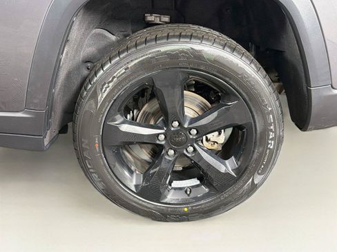 Used 2023 Jeep Grand Cherokee Altitude AWD/4WD image 35