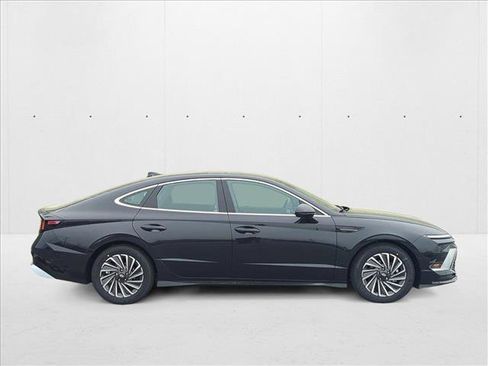 New 2025 Hyundai Sonata Limited image 7