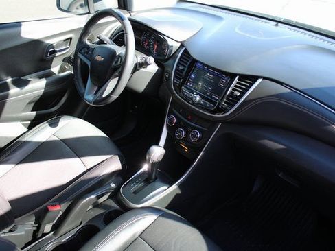 Used 2022 Chevrolet Trax LT w/ LT Convenience Package FWD image 18