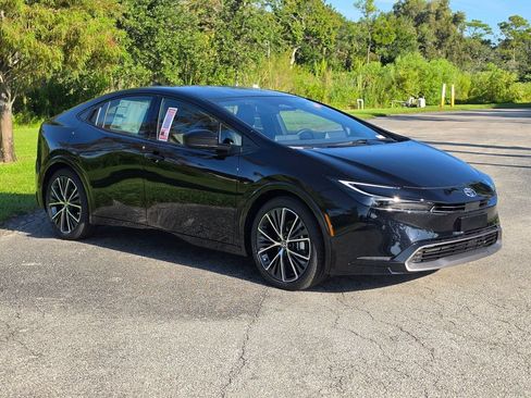 New 2026 Toyota Prius XLE FWD image 3