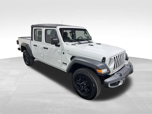 Used 2023 Jeep Gladiator Sport w/ Trailer Tow Package AWD/4WD image 4