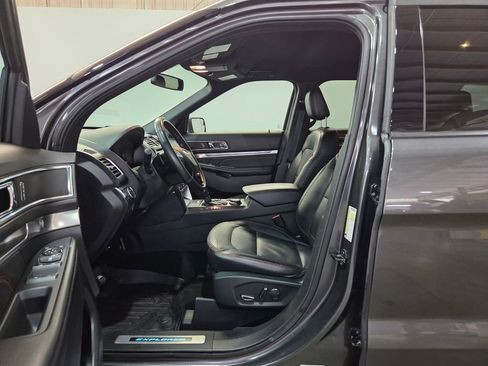 Used 2018 Ford Explorer Sport image 17
