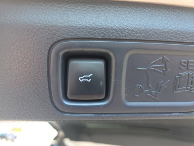 Used 2022 Ford Expedition Limited RWD image 12