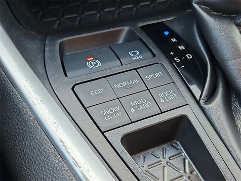 Used 2022 Toyota RAV4 XLE image 16