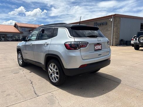 Used 2025 Jeep Compass Limited AWD/4WD image 3